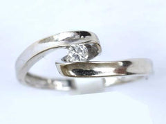 9ct White .10 points Twist