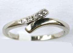 9ct White .05 points Twist