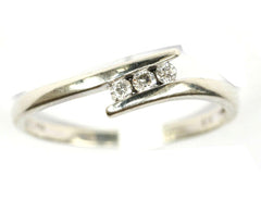 9ct White 3 Stone Twist .10 points
