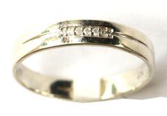 9ct White 5 Stone I Love You Band