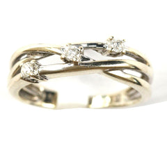 9ct white 3stone crossover(0.10points)