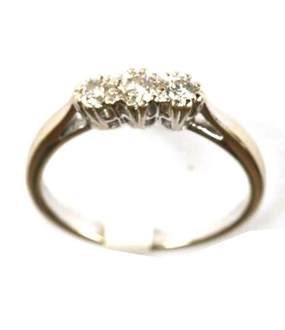 18ct white triology(approx0.33points)