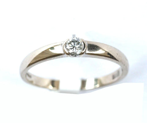 18ct white solitaire (approx0.20points)
