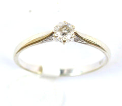 9ct white solitaire(approx 0.28points)