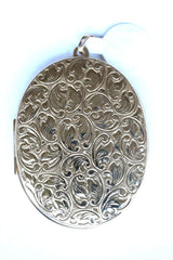 9ct large patterned oval