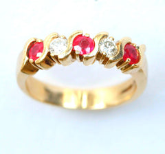 9ct diamond & ruby (approx.25pt dia,.45pt rub)