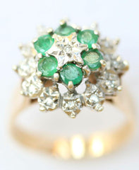 9ct diamond chip & emerald cluster